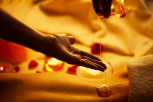 Masaje con velas, una terapia sensorial